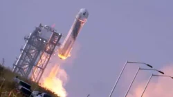Bezos Luncurkan Roket Lagi, Ingin Saingi Musk - image origin: thestreet - pibitek.biz - SpaceX