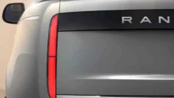 Range Rover Perkenalkan SUV Listrik Pertamanya yang Siap Melibas Air - image origin: caranddriver - pibitek.biz - Baterai