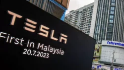 Malaysia Dorong Industri Chip untuk Mobil Listrik - credit for: cnbc - pibitek.biz - Tesla
