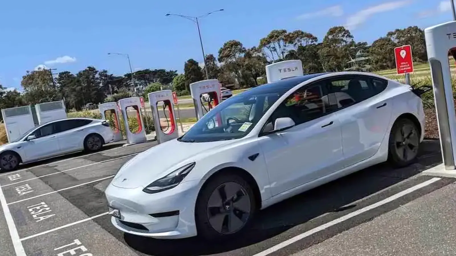 Tesla Bangun Stasiun Pengisian di Adelaide untuk Semua Mobil Listrik - image owner: thedriven - pibitek.biz - Charging