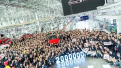 Tesla Pamer Kecepatan Produksi di Shanghai - credit: teslarati - pibitek.biz - China