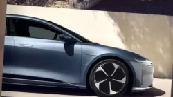 Lucid Menggoda dengan Mobil Listrik Baru yang Bisa Menarik Pembeli dari Tesla - photo source: thestreet - pibitek.biz - Model 3