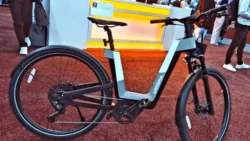 Urtopia Fusion: E-Bike Terbaru dengan AI ChatGPT - credit to: engadget - pibitek.biz - Fitur