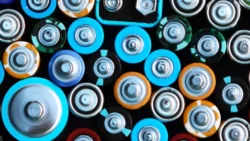 Microsoft AI Temukan Bahan Baru Pengganti Baterai Li-ion - the photo via: techspot - pibitek.biz - Teknologi