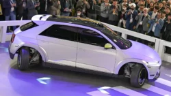 Hyundai Mobis: Mobil Listrik dengan Fitur Parkir Paralel - photo from: thedrive - pibitek.biz - Manusia