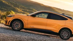Ford Perluas Program Rental Mobil dengan Menggunakan Mustang Mach-E - picture source: electrek - pibitek.biz - IDR