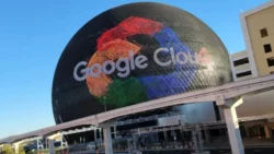 Google Cloud Bikin Heboh di AWS re:Invent dengan Iklan di Sphere Vegas - credit to: geekwire - pibitek.biz - Komputasi Awan