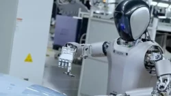 Robot Manusia Bantu Pabrik Mobil Listrik NIO - photo source: electrek - pibitek.biz - AI