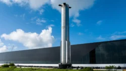 SpaceX Gelar Pemindahan Booster Starship ke Titik Peluncuran - picture owner: wccftech - pibitek.biz - Elon Musk