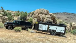 Kemewahan Berkemah dengan Trailer Camper Exodus Capax - picture source: motortrend - pibitek.biz - Fitur